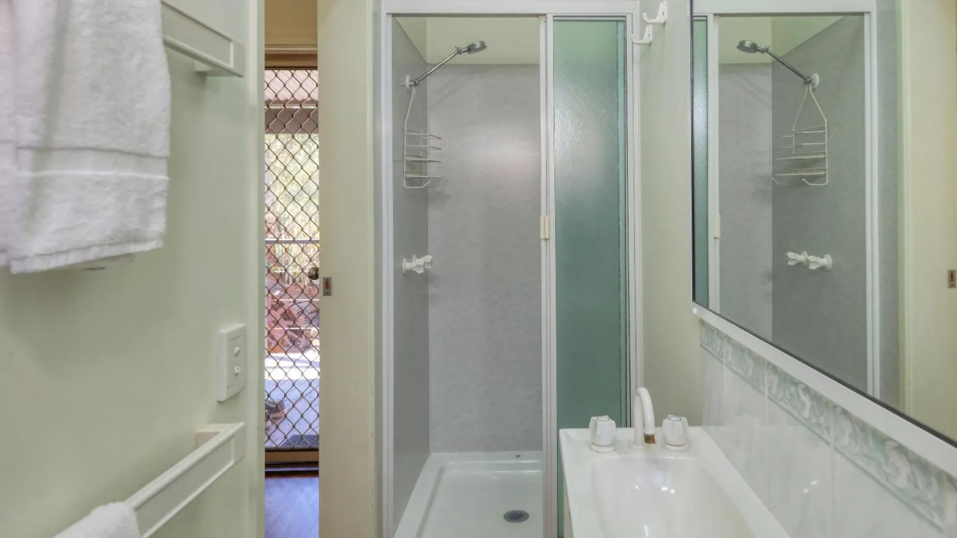 Silver Wattle Cabins Mount Morgan Motel