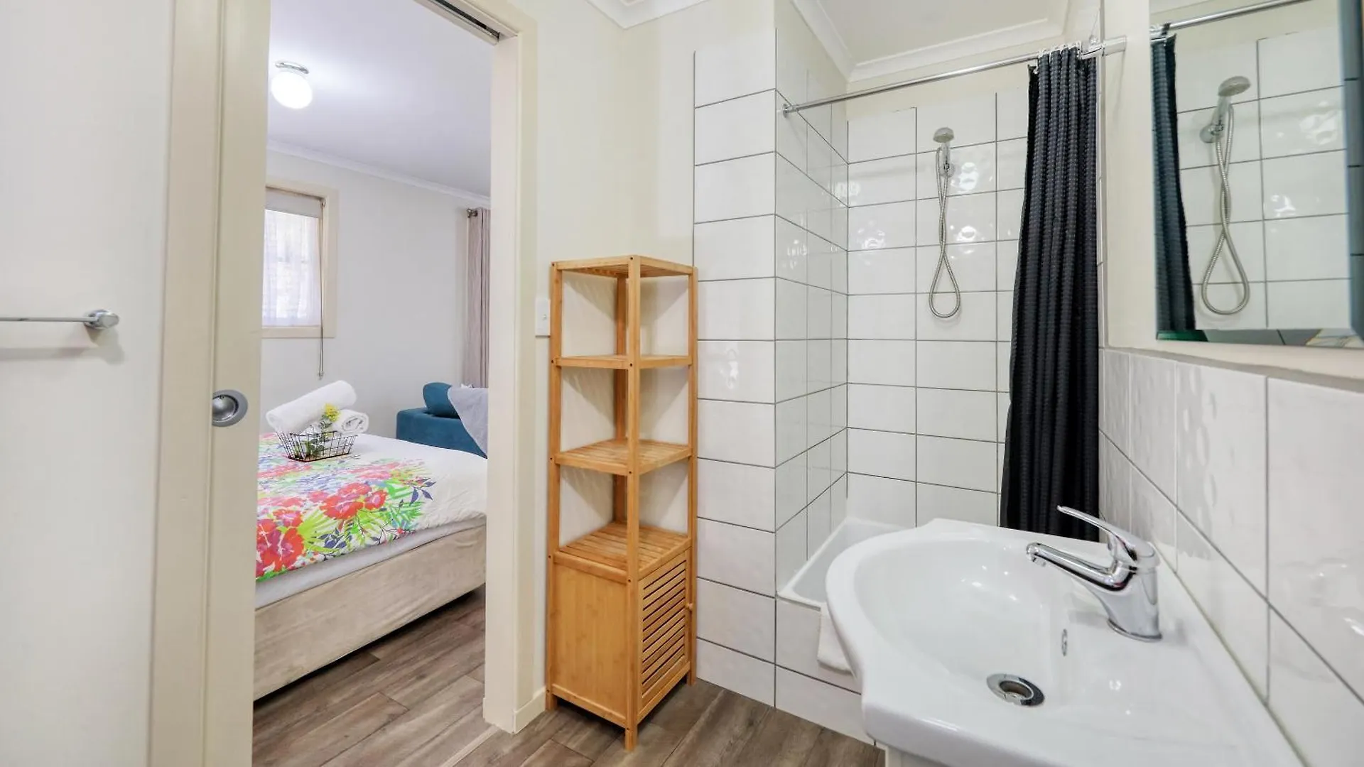 Silver Wattle Cabins Mount Morgan 0*,