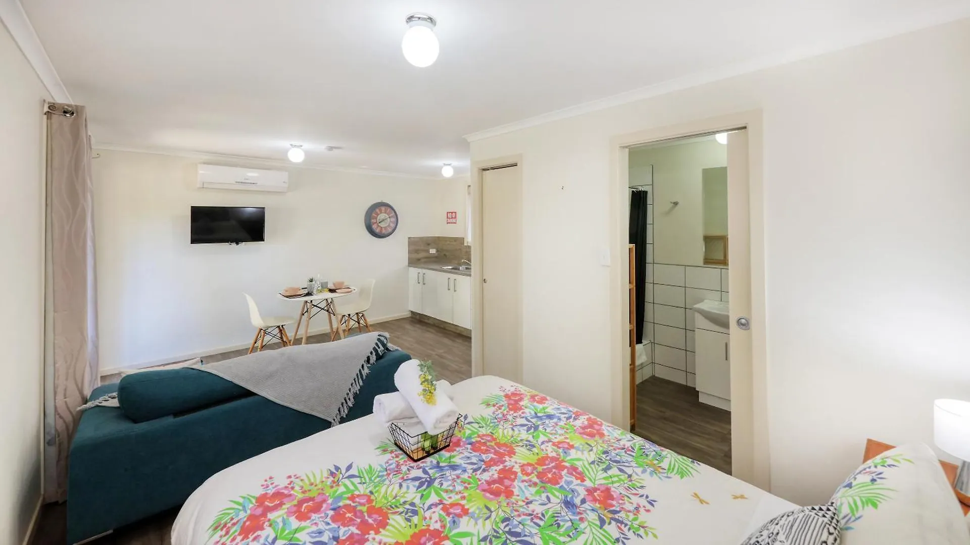 Motel Silver Wattle Cabins Mount Morgan Australia