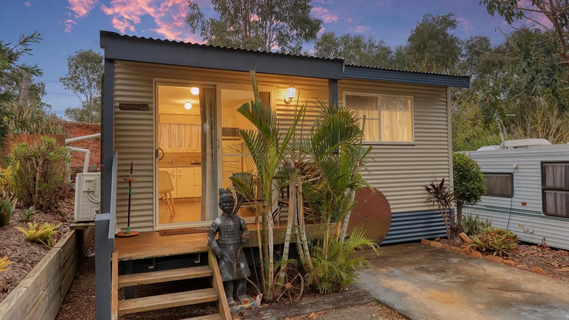 Motel Silver Wattle Cabins Mount Morgan Australia