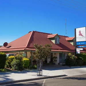 Pioneer Motel