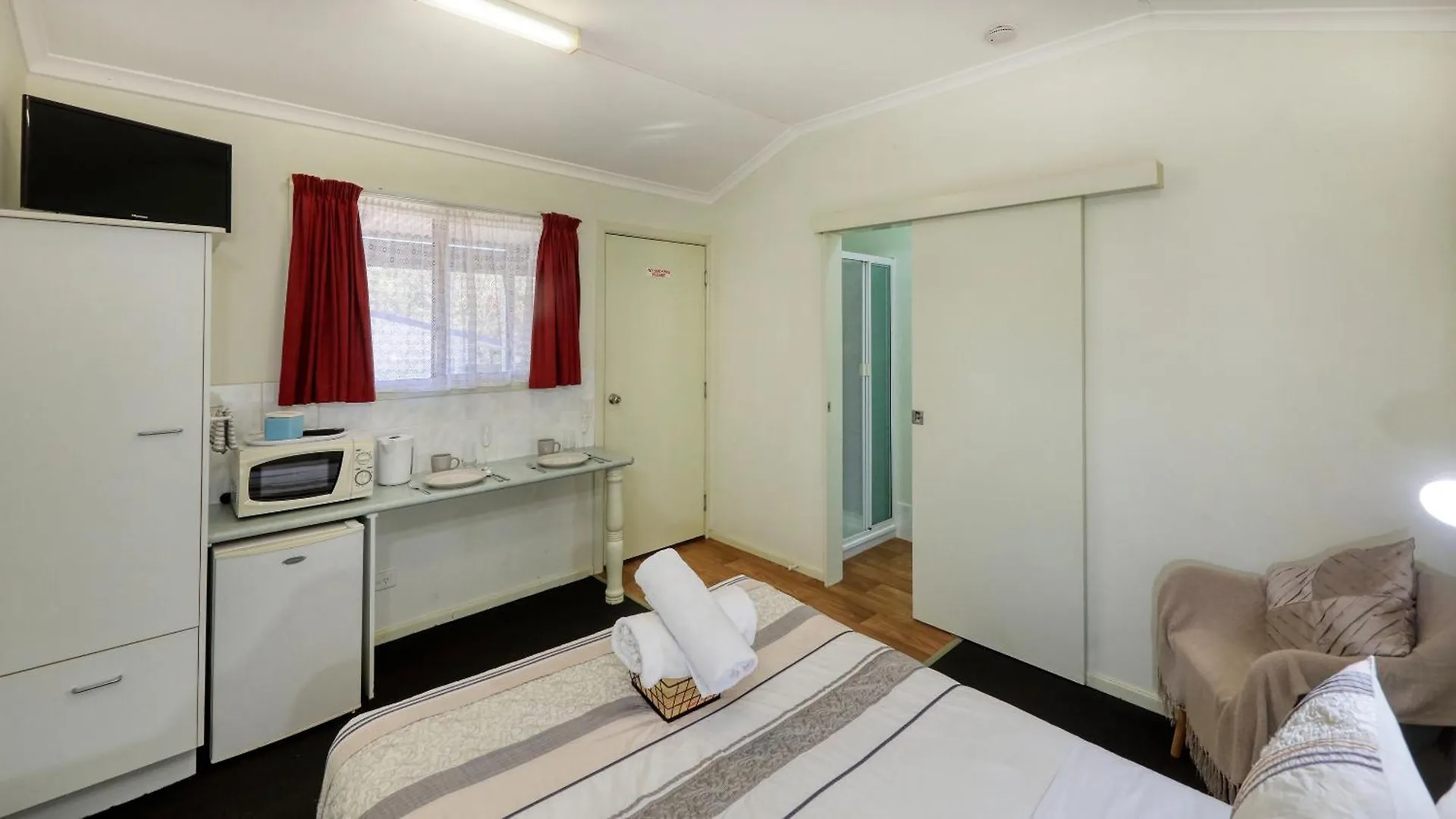 Silver Wattle Cabins Mount Morgan Motell