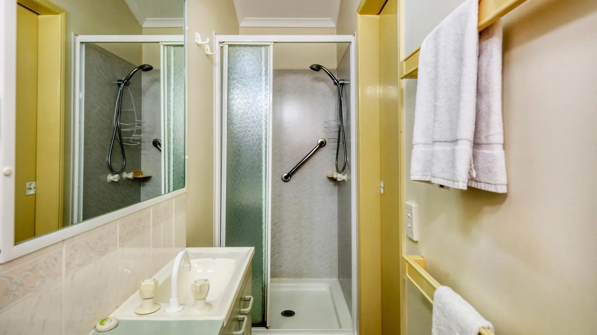 Motell Silver Wattle Cabins Mount Morgan