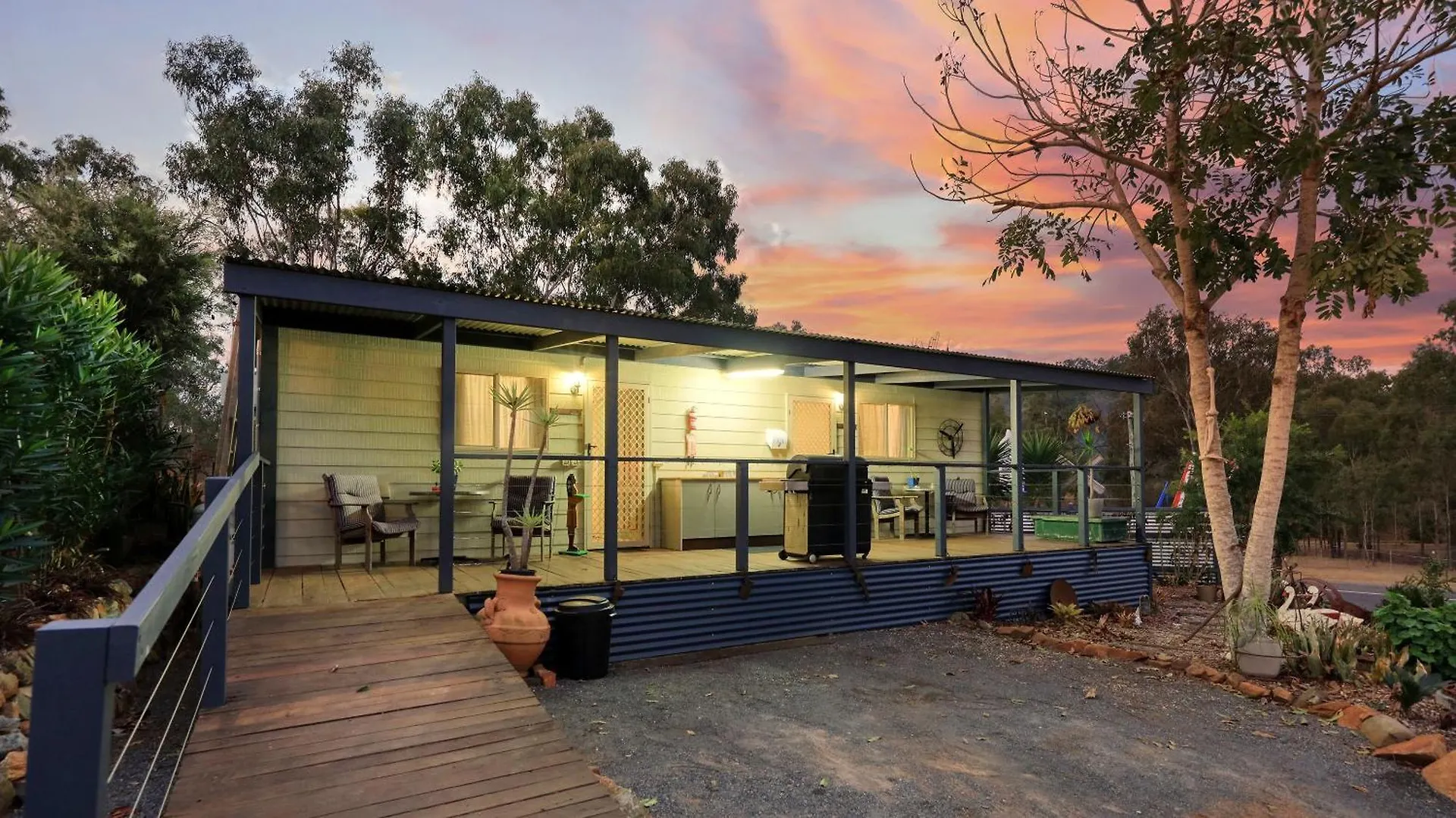 Silver Wattle Cabins Mount Morgan